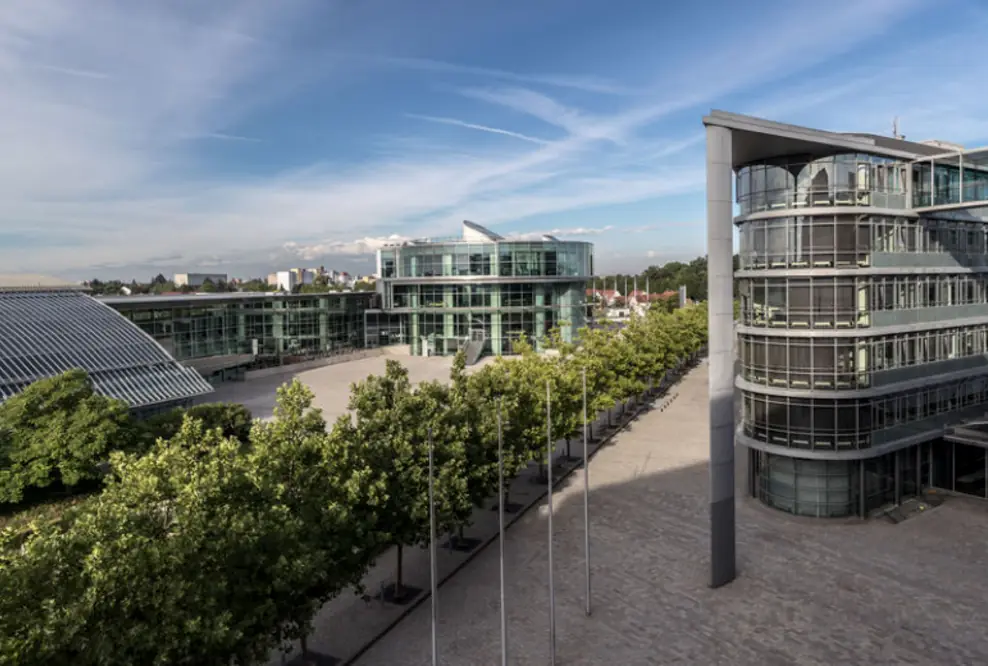 Audi erreicht solide Finanzzahlen im ersten Halbjahr und erwartet wachsende Herausforderungen