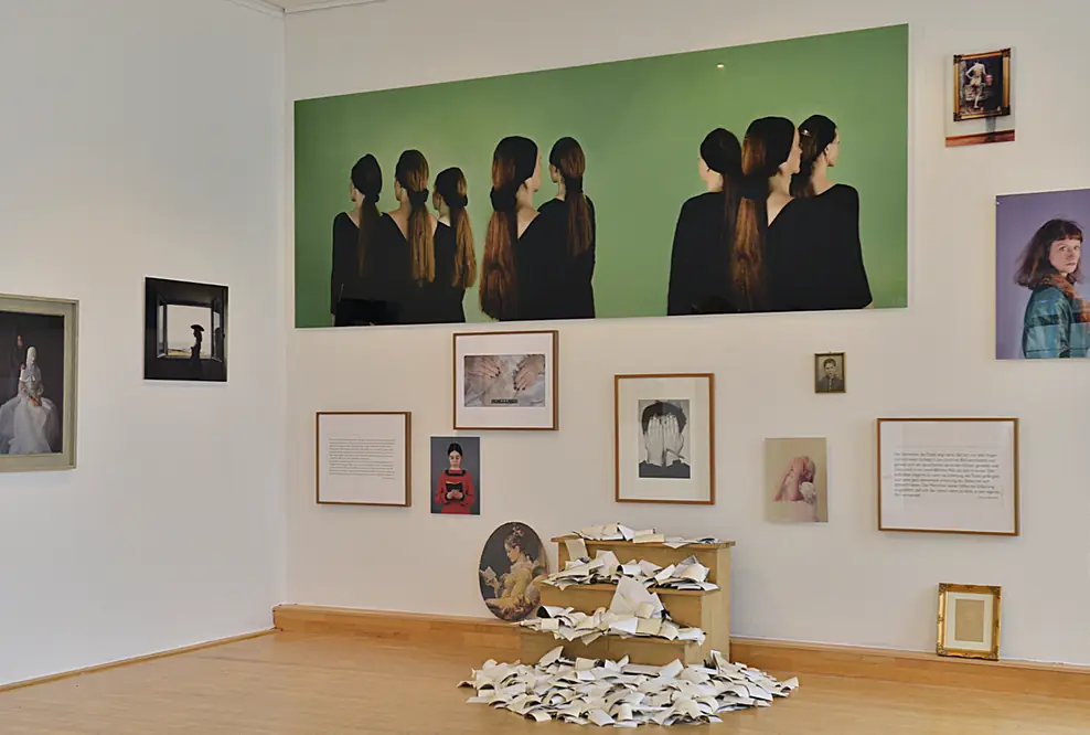 Katharina Mayer - "Familienbande": Ausstellung im modo Verlag Freiburg