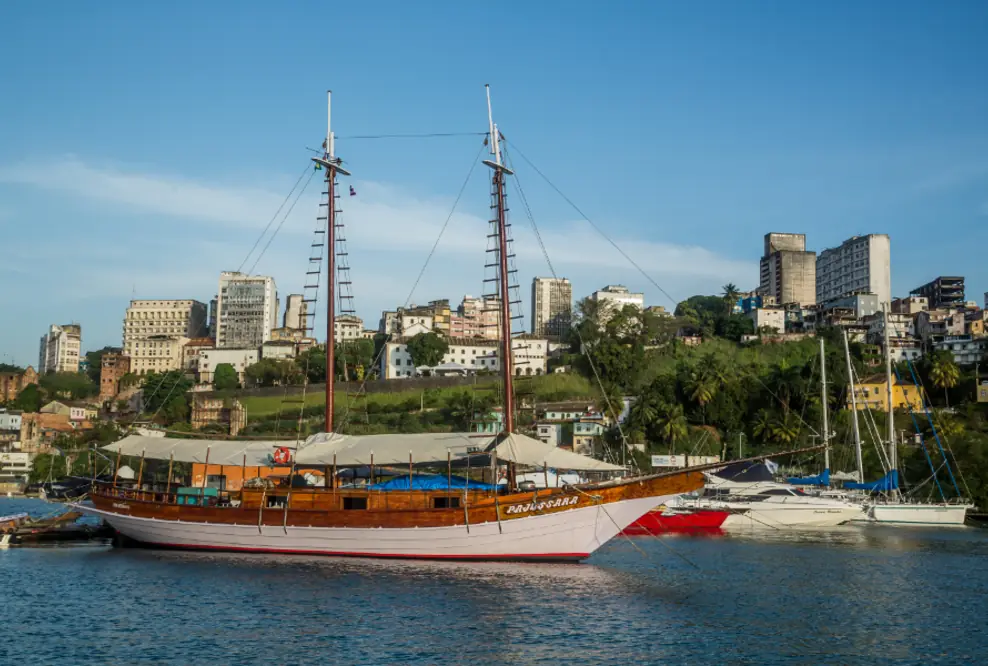 Von Salvador nach Itaparica: Ein Wochenende im brasilianischen Segelparadies