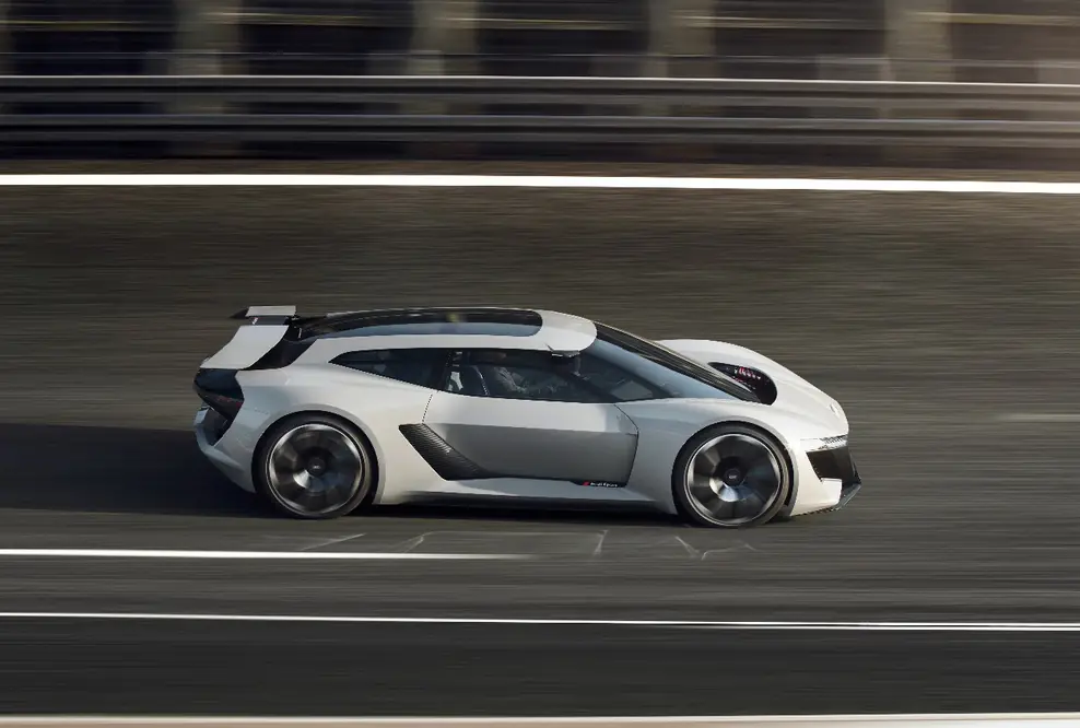 Weltpremiere in Pebble Beach - Die Studie Audi PB18 e-tron