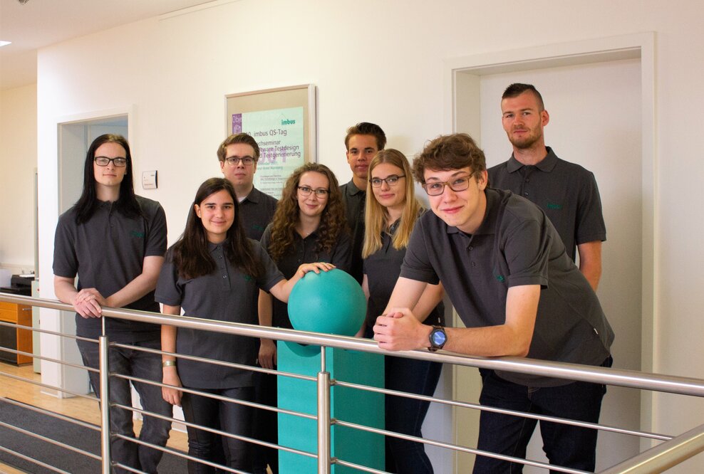 Hier trifft Theorie auf Praxis: Neben den neuen Auszubildenden starten erstmals duale Studierende