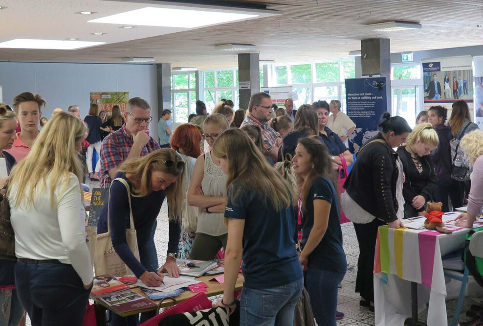 In der Welt zu Hause - JugendBildungsmesse Osnabrück weist Wege ins Ausland