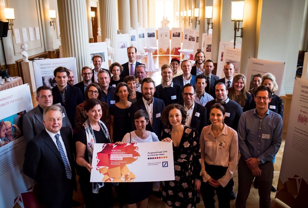 Berlins Bürgermeisterin empfängt Nummer50.de - die Internetplattform Plus WG, Senioren WG als „Ausgezeichneter Ort“ 2018