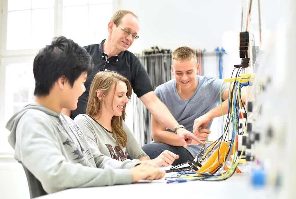 Neues Förderungsprogramm: "Ausbilder-Gutscheine" für Deutschland Mittelständler