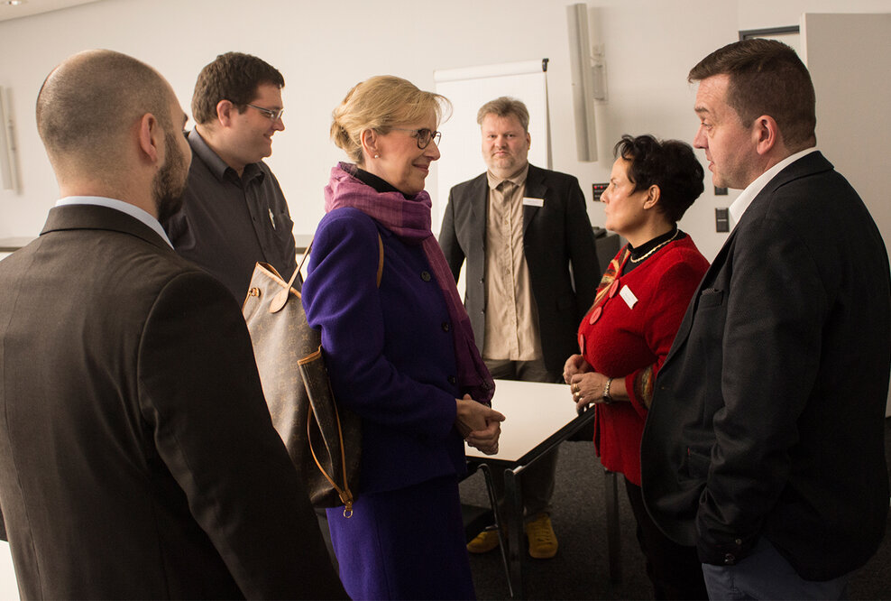 Richterin spricht Urteil über Projektarbeit von IT-Umschülern