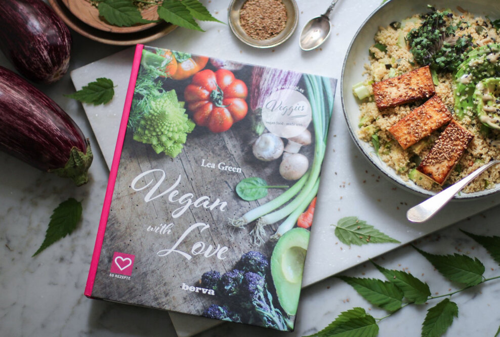 VEGAN WITH LOVE - das beliebte Kochbuch von Foodbloggerin Lea Green jetzt im GrünerSinn-Verlag