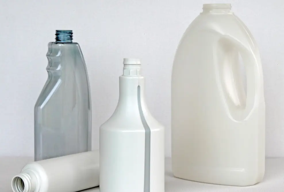 Umweltfreundliche Kunststoffflaschen aus Recyclat