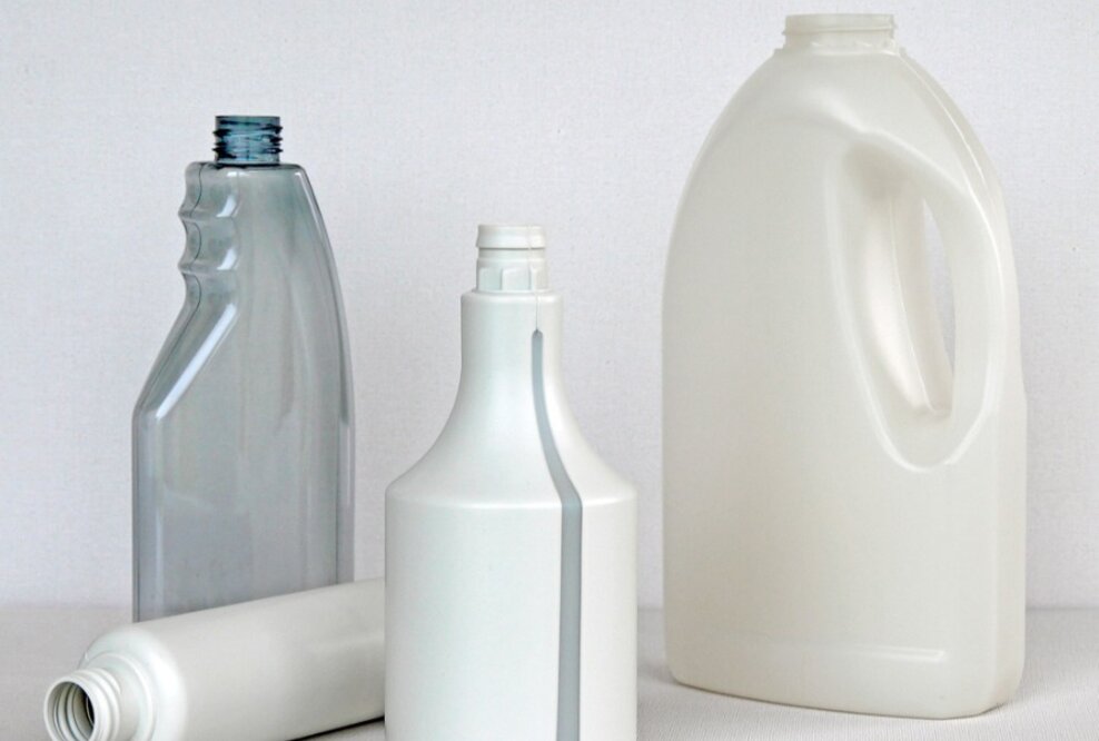 Umweltfreundliche Kunststoffflaschen aus Recyclat