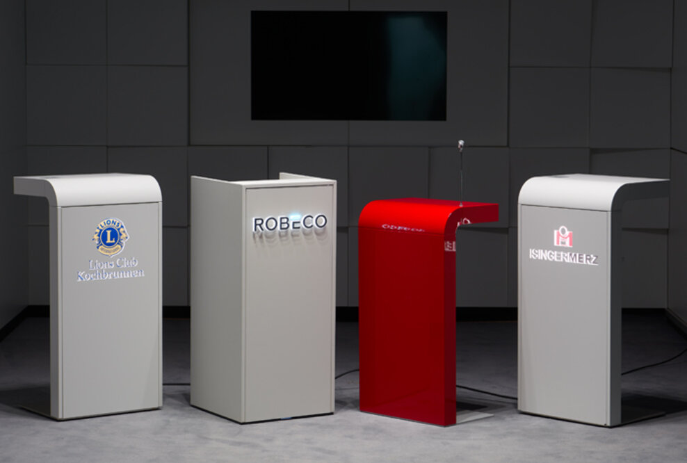 Neue Rednerpulte: Für Auge und Ohr