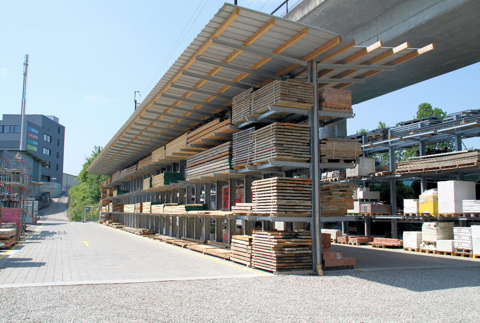 Baustoffe und Geräte effektiv lagern