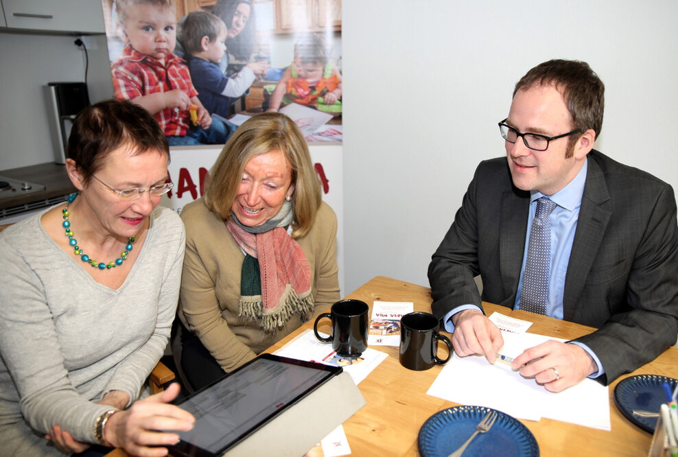 Mama Mia Erlangen - Stadtspitze besucht die neuen Räumlichkeiten