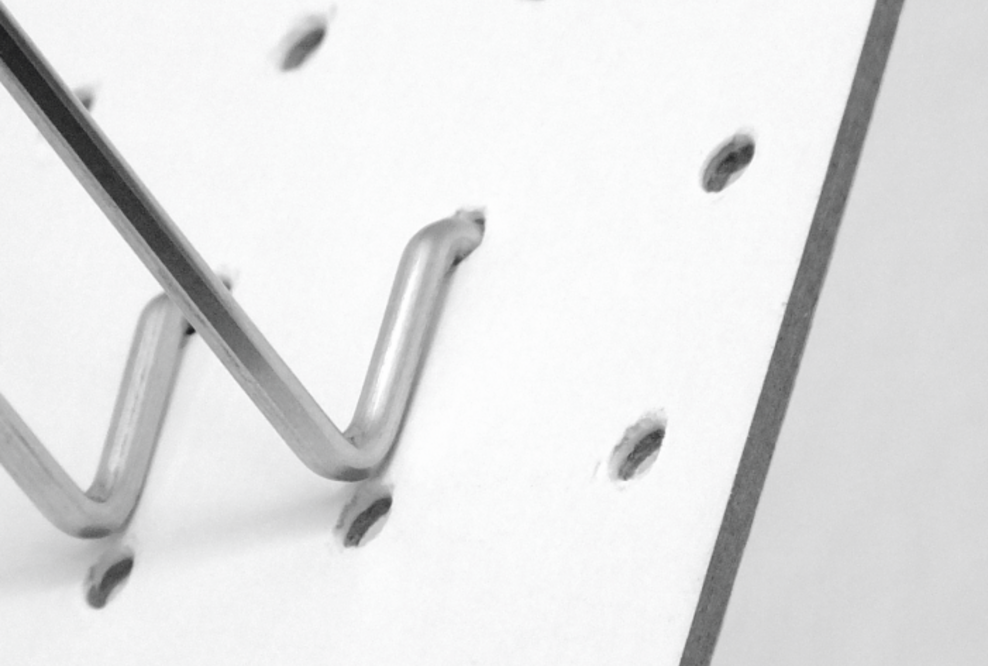 HaDeFi® - Vollpappe. Neues Material für gelochte Displayrückwände.