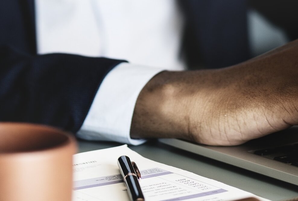 Satire trifft auf Realität - Kritik am Innovationsprogramm Logistik 2030