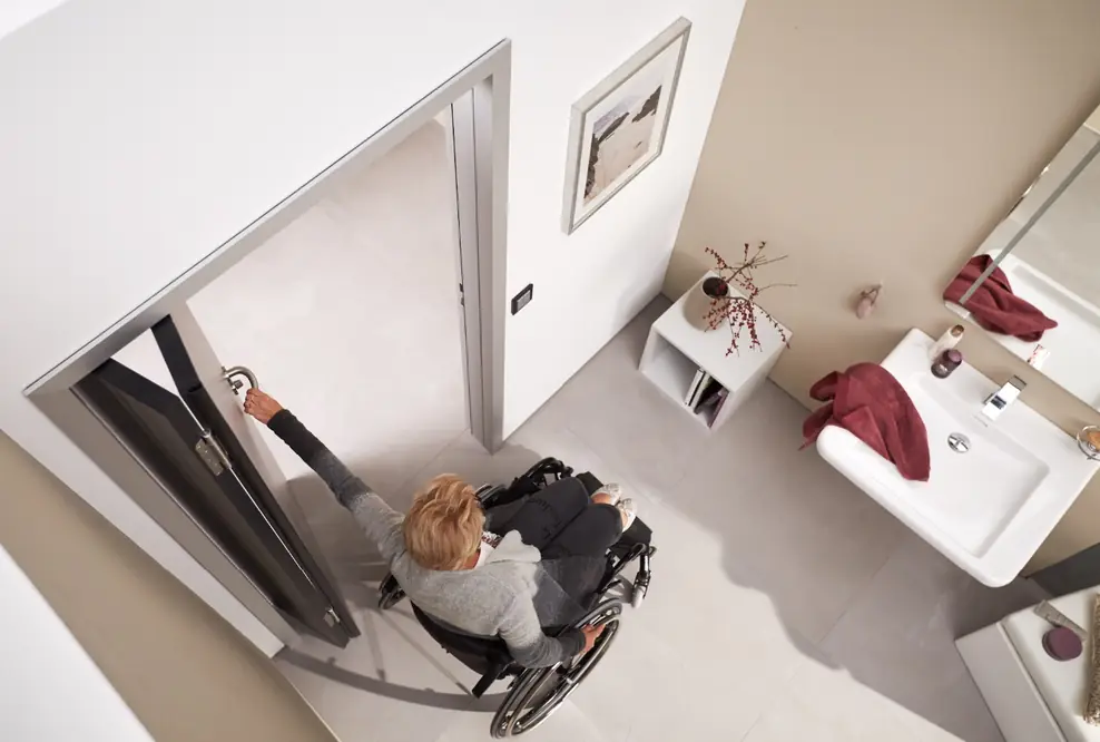 Raumspartür schafft mehr Komfort und Platzgewinn. Barrierefreie Türkonstruktion im neuen universellen Design.
