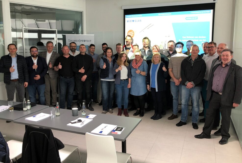 „Wir lieben Glas“ – Internetplattform-Auftaktveranstaltung bei FRERICHS GLAS in Lüneburg