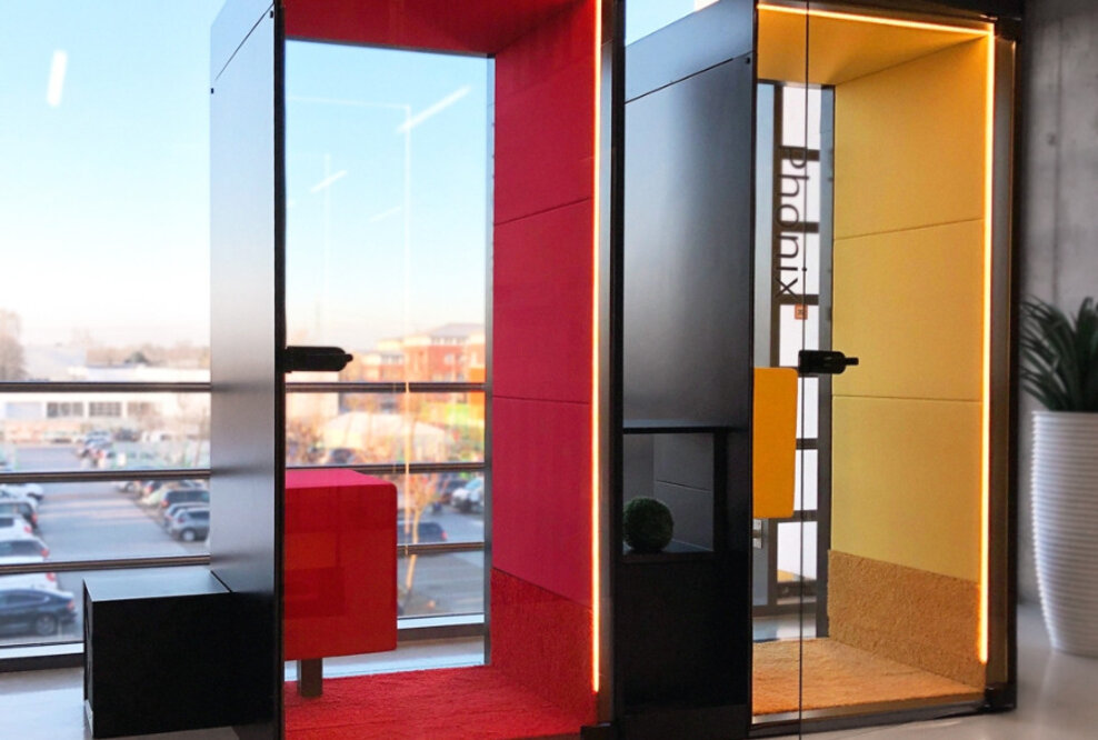 Neues Möbel im Büro: die Telefonzelle Inwerk Phonix®