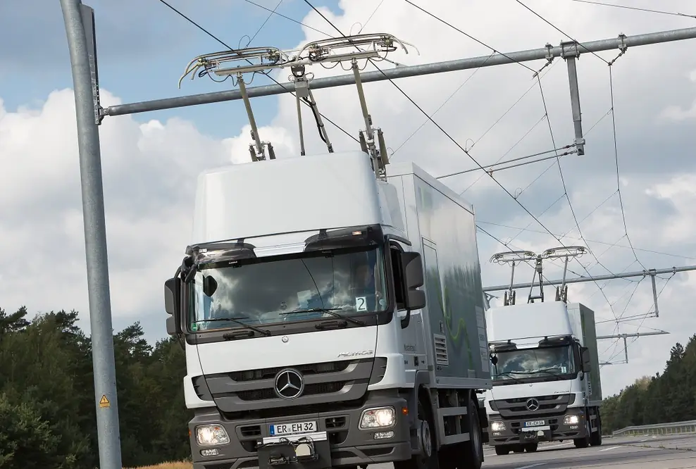 Schwerlastenverkehr mit Geweih: Auf der A5 fahren jetzt Oberleitungs-Lkw