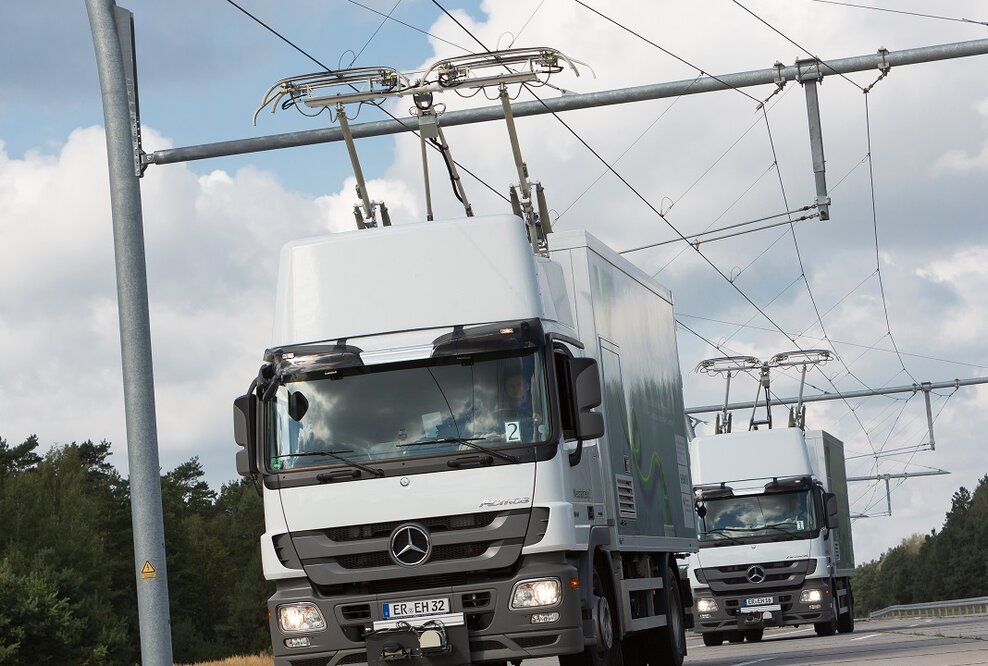 Schwerlastenverkehr mit Geweih: Auf der A5 fahren jetzt Oberleitungs-Lkw