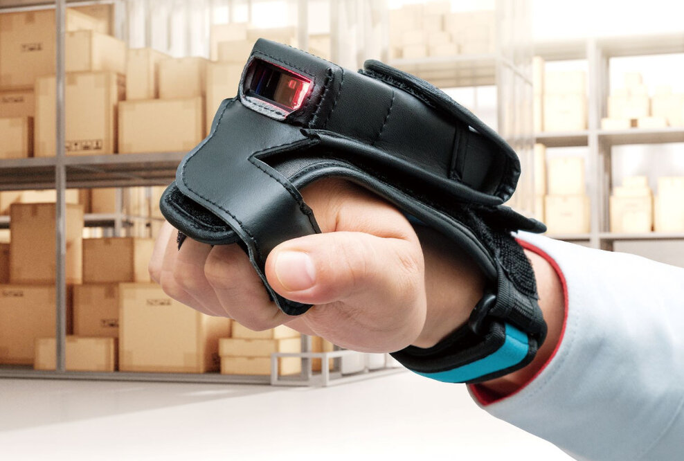 Smarter Handschuh bald neu auf dem Markt: Robuster Wearable SF1 von DENSO WAVE EUROPE