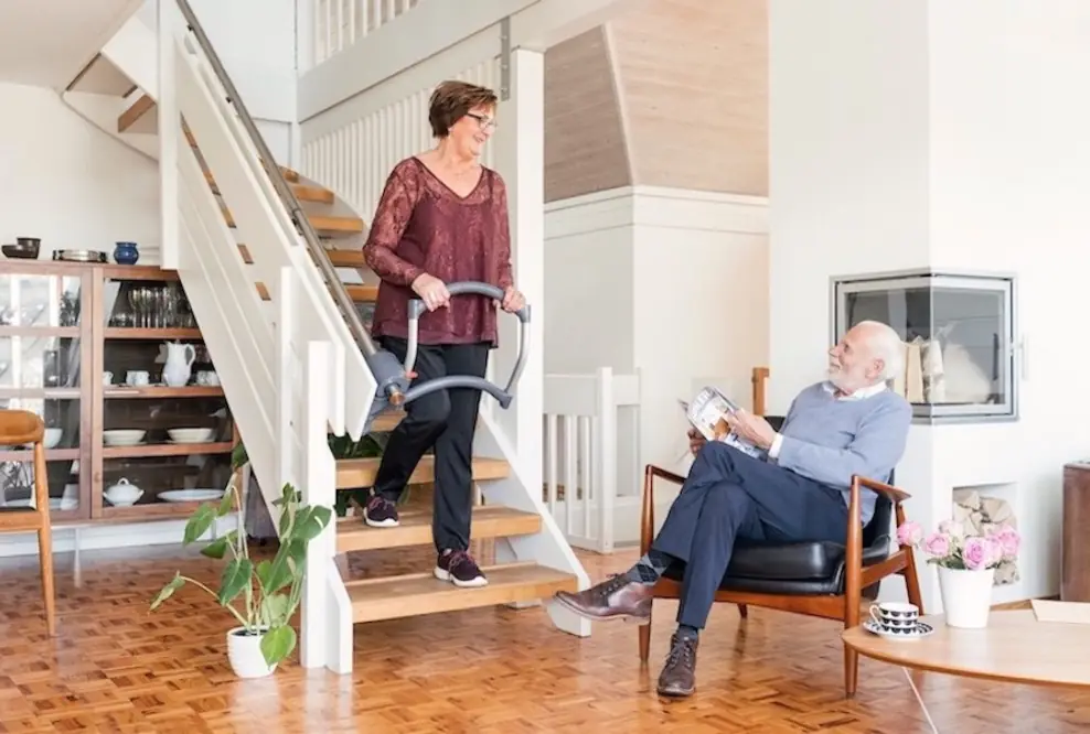 Die innovative Treppensteighilfe ASSISTEP gewinnt den diesjährigen SilverEco International Ageing Well Award als «Beste Lösung»