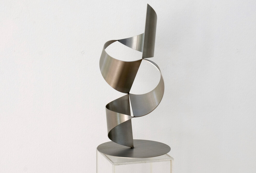 Ausstellung: Roland Phleps „DREIECKE, RÄUMLICH“ - Stahlskulpturen