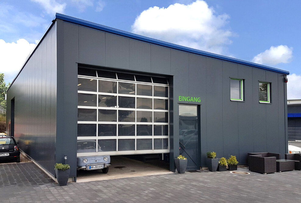 Autosattlerei Rüdiger Neumann aus Linsburg erweitert Filialnetz mit Systemhalle von Hacobau