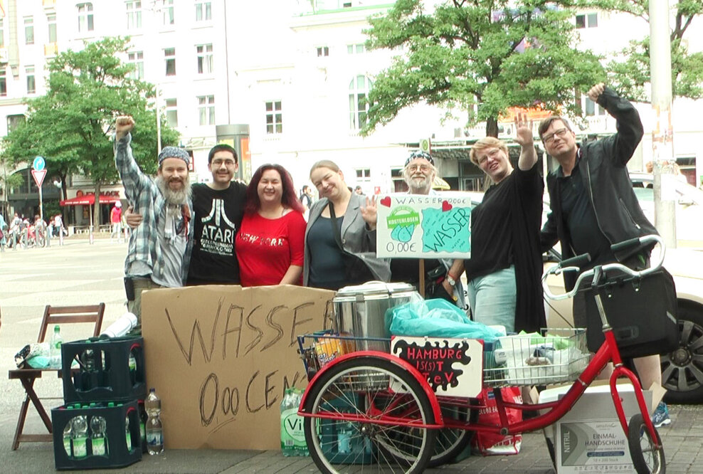 HAMBURG PACKT AN - Wasserspende für Obdachlose - jeden Sonntag 15 Uhr
