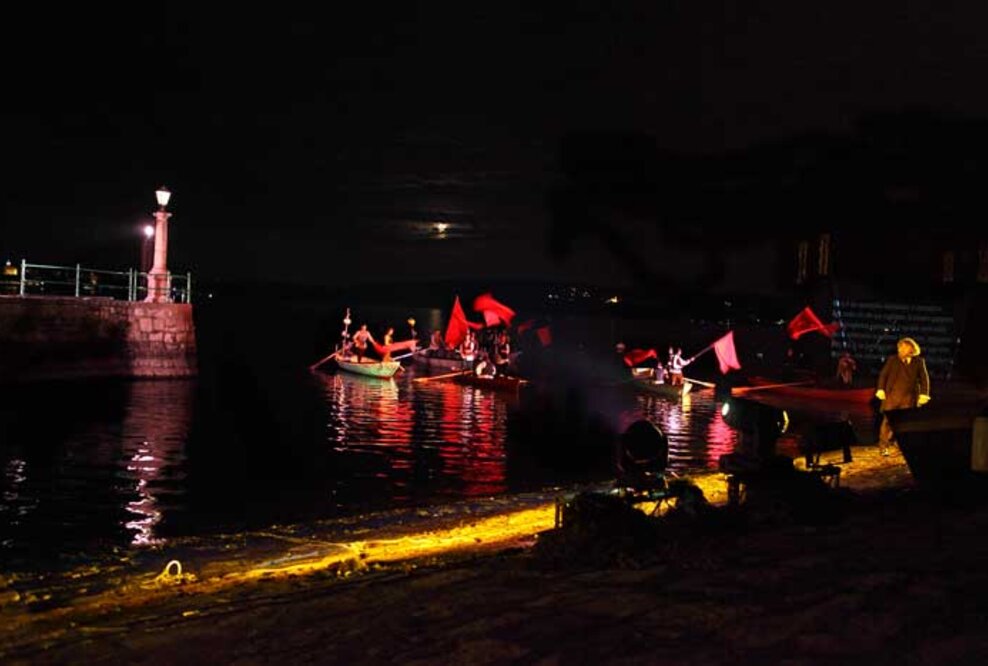 Theater auf dem Wasser in Arona am Lago Maggiore