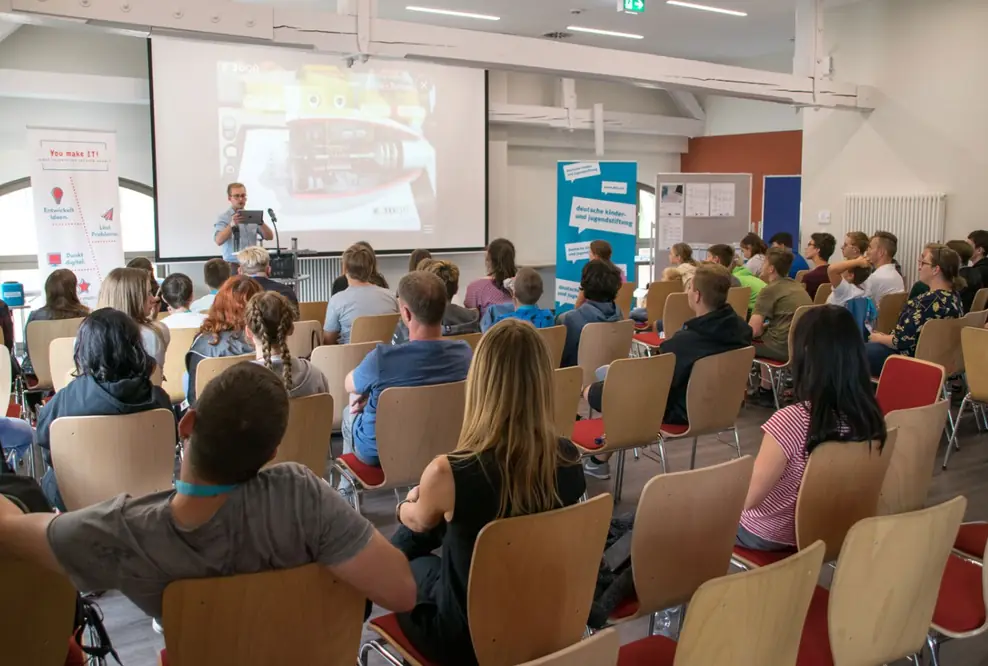 Wie Augmented Reality die Zukunft der Klassenzimmer in Sachsen-Anhalt bestimmt...