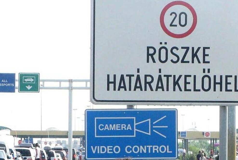 Bei Grenzkontrolle mit 15 Mio. Euro in Kartons erwischt