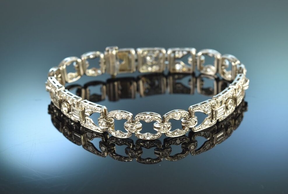 Diamanten, Silber, Perlen veredeln Braut & Kleid – passender Echtschmuck zur Winterhochzeit von Die Halsbandaffaire