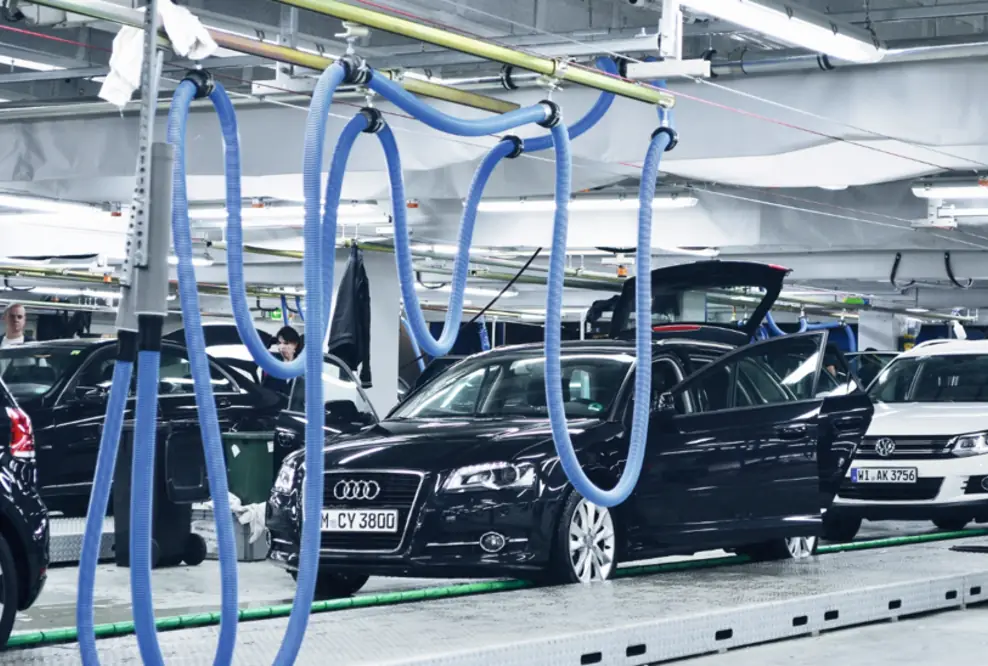 Die ARWE Group macht‘s möglich: 300 Fahrzeuge in der Stunde betanken, waschen und reinigen
