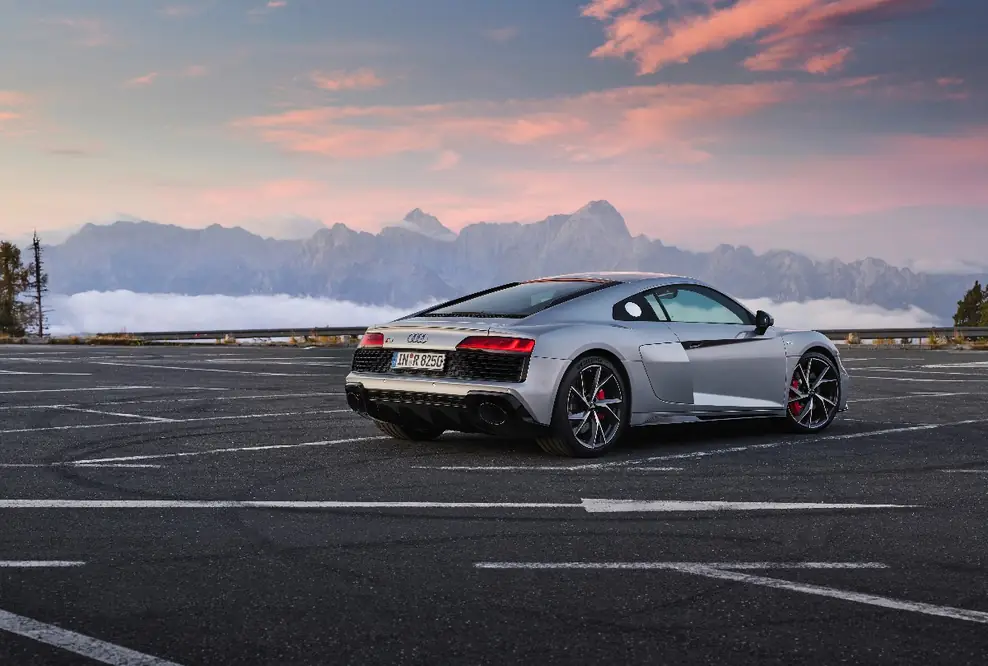 Noch schärfer, noch markanter: der Audi R8 V10 RWD und der Audi R8 LMS GT4