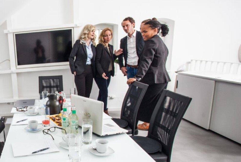 Schlimmes Mobbing kann ebenso zu Trauma führen wie körperliche Gewalt und Missbrauch