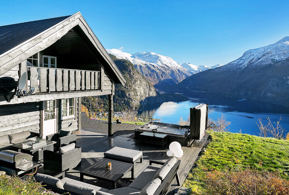 And the „Unique Spot“ winner is … DanCenter