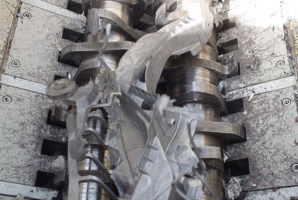 Zeit- und platzsparend: Grobzerkleinerer bringt Ausschussteile in Aluminiumgießerei auf bequeme Maße und optimiert Intralogistikprozess