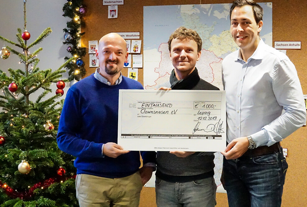 Ein Lächeln ins Gesicht zaubern: Saxess AG spendet 1000€ an den Clownsnasen e.V.