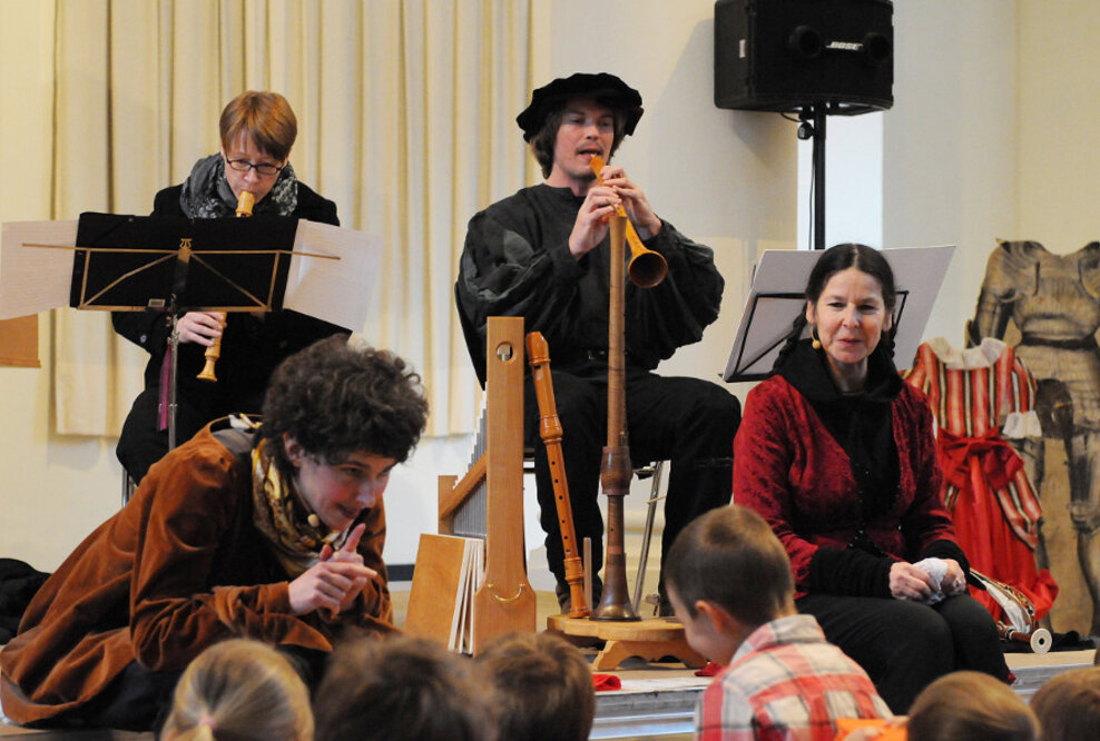 Das mini.musik Kinderkonzert „Ritterklang & Prinzessinnengesang“ führt Kinder in die höfische Zeit von Mittelalter & Barock, Gasteig München
