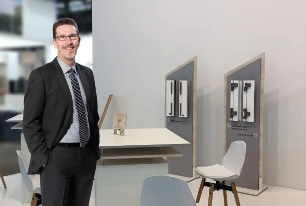 Dr. Hahn verzichtet auf Fensterbau