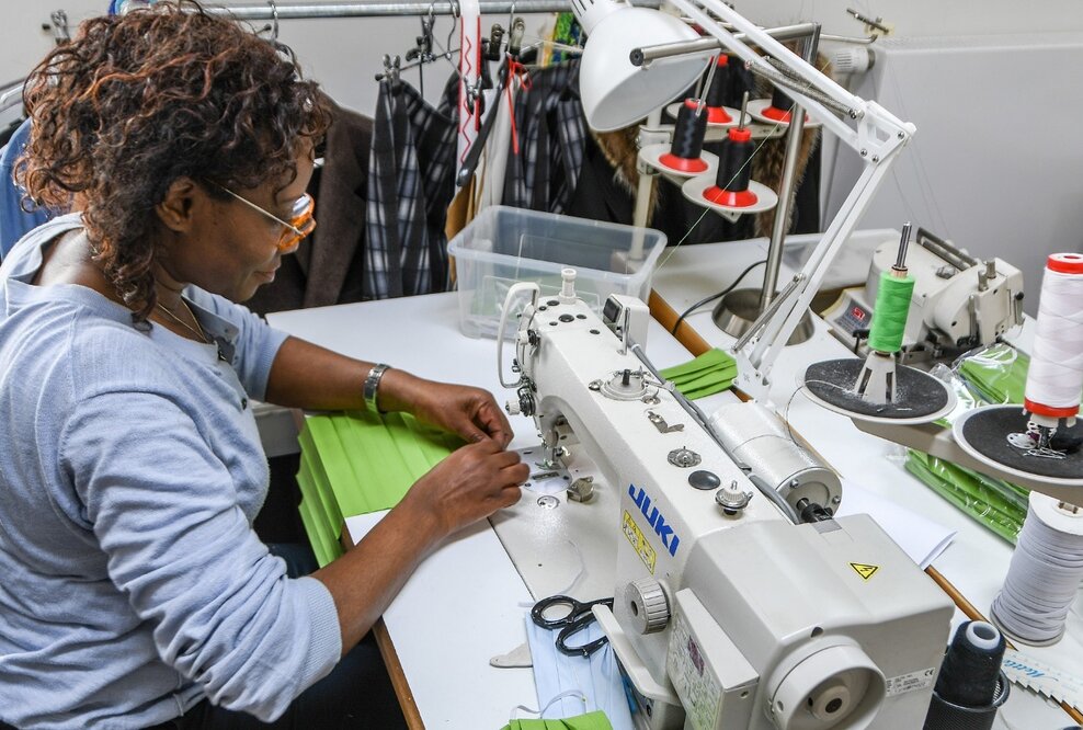 Corona-Gesichtsmasken: Kostümschneider vom „König der Löwen“ rüsten Gasnetz Hamburg aus