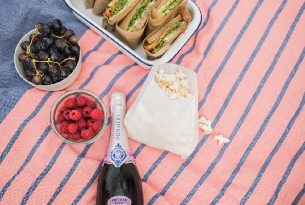 Home sweet Holiday: Prosit auf einen köstlich-prickelnden Rosé Sommer