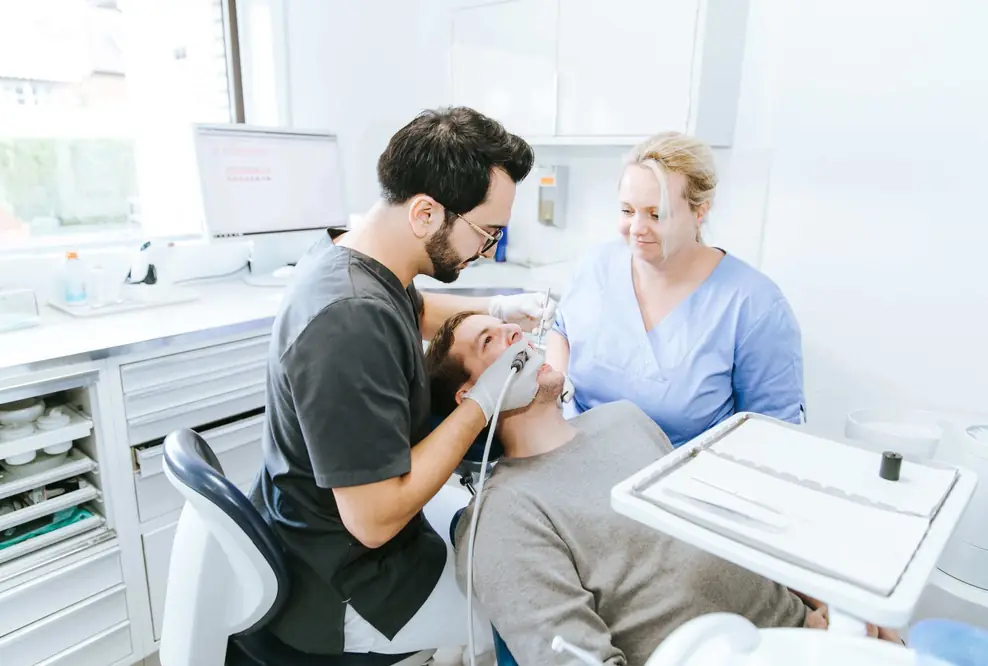 Perfekt in Form und Funktion: Veneers bei MoReZahn