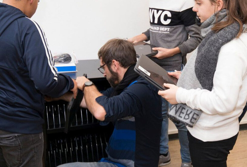 Corona-Hilfe 2: Endgeräteverleih stellt Schulen vor neue Herausforderungen