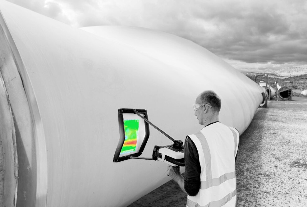 8tree betritt den Sektor für erneuerbare Energien: waveCHECK™ erhöht die Qualität bei der Produktion von Windkraftanlagen.