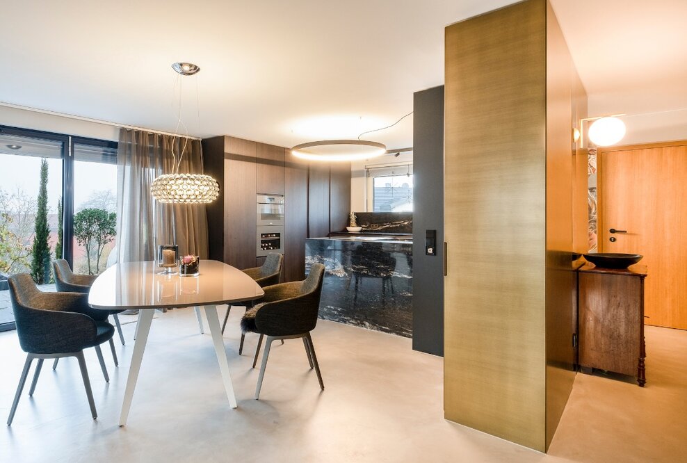 Neuheiten von Reichert Holztechnik mit Echtmetall-Effekten.