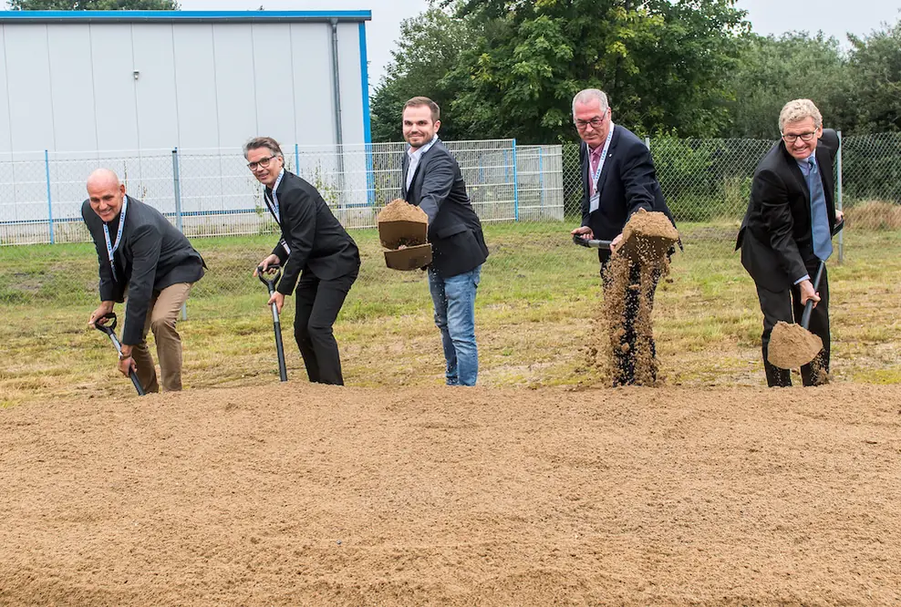 Spatenstich zum Erweiterungsbau bei LEAB