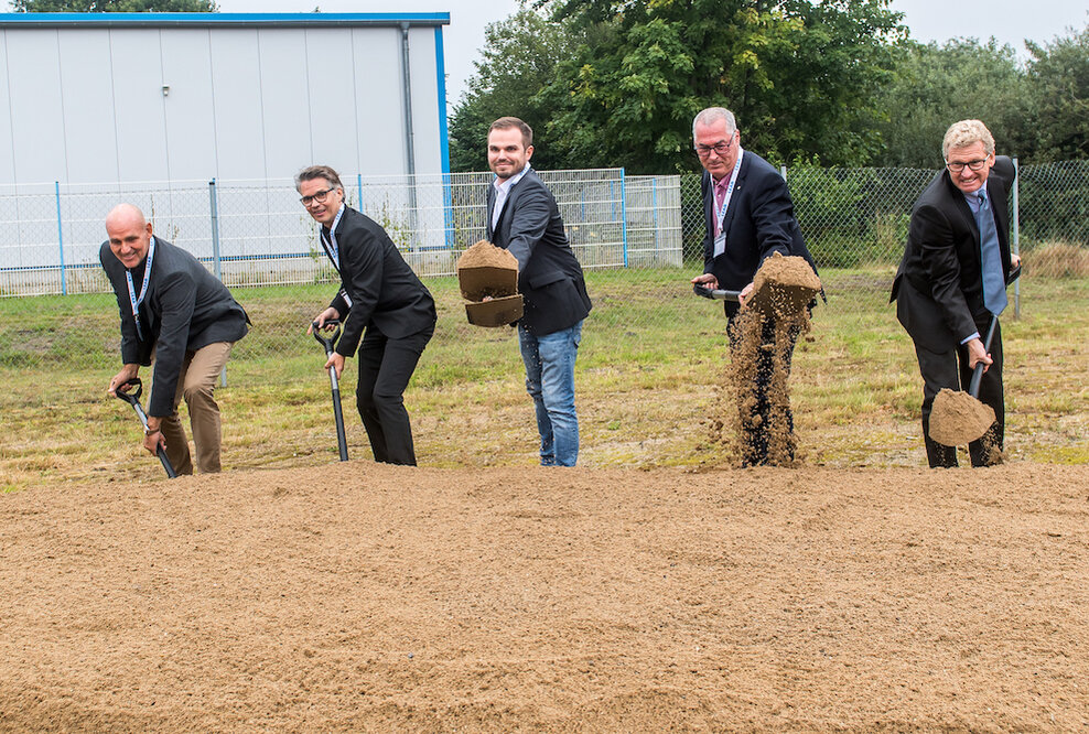 Spatenstich zum Erweiterungsbau bei LEAB
