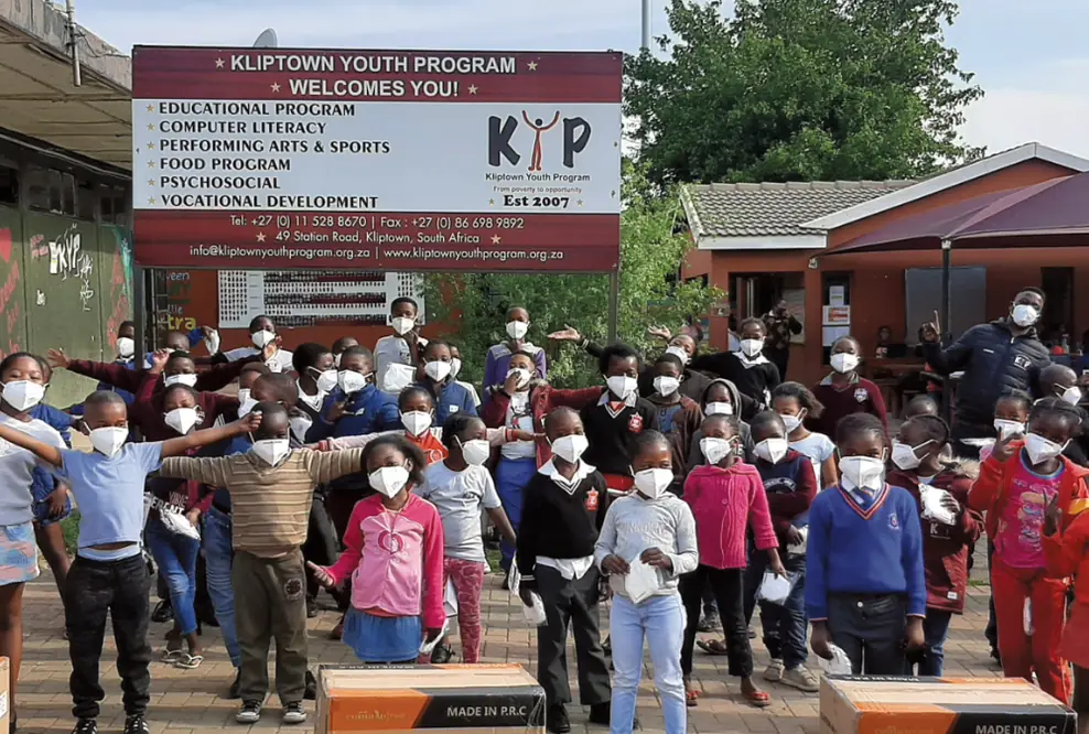 Comazo spendet Atemschutzmasken nach Südafrika