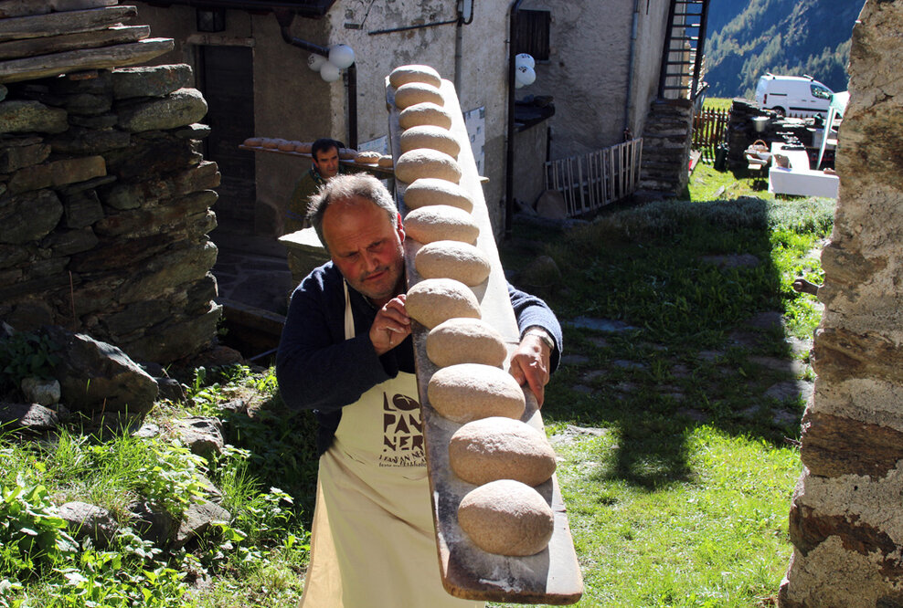 Kulinarisches Kulturgut: 59 heiße Brot-Öfen und Markt der Herbstschätze