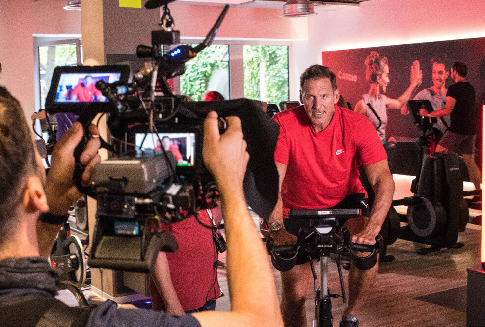 Ralf Moeller holt für clever fit die 40-Jährigen vom Sofa